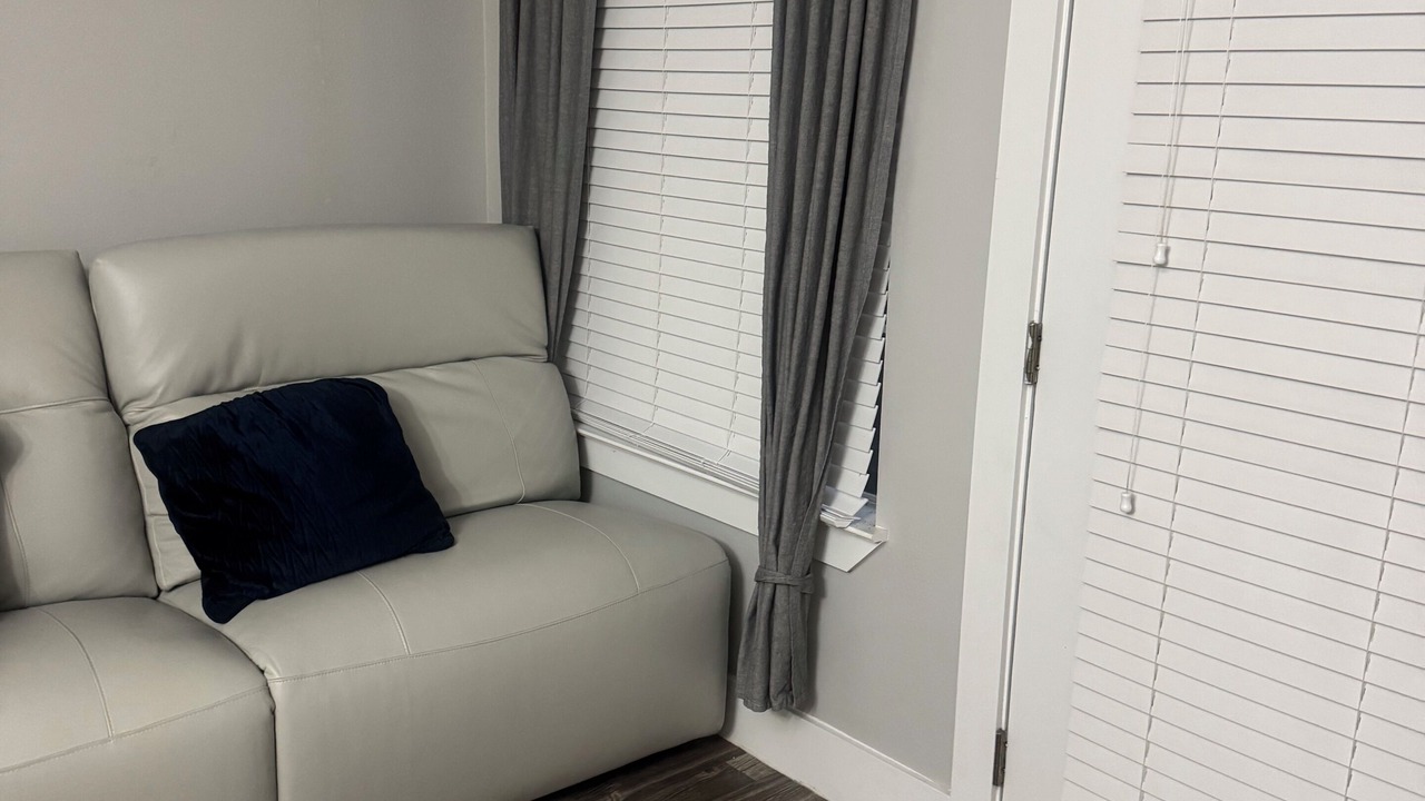 Photo of Livingroom in Willow Meadows/Willowbend Area