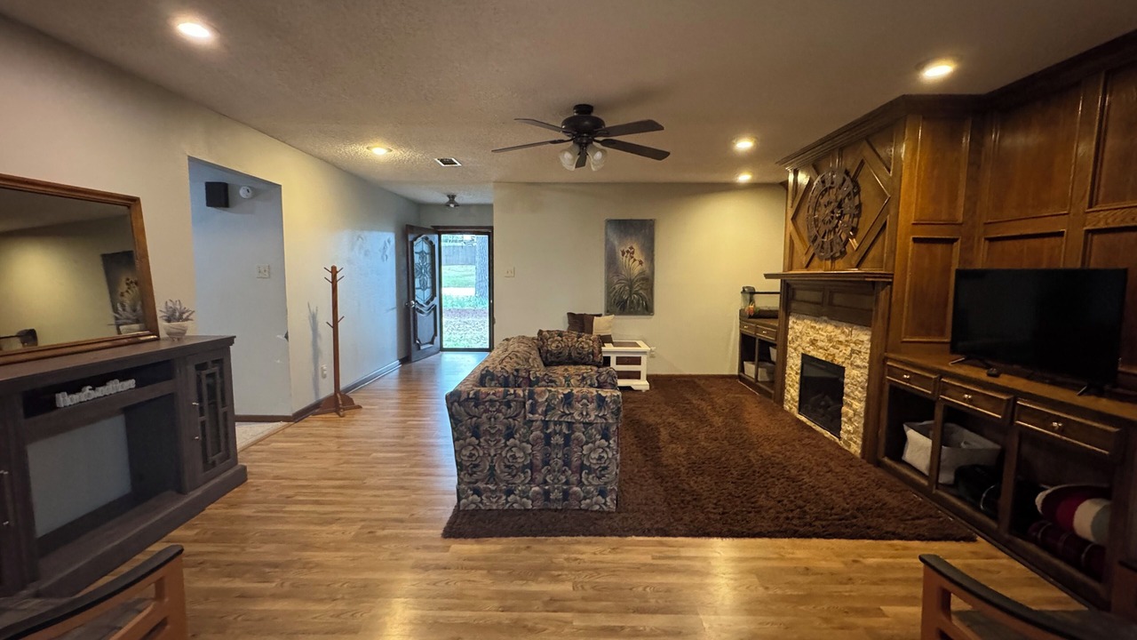 Photo of Livingroom in Benton