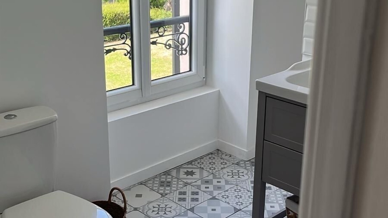 Photo of Bathroom in Noyant-la-Gravoyere