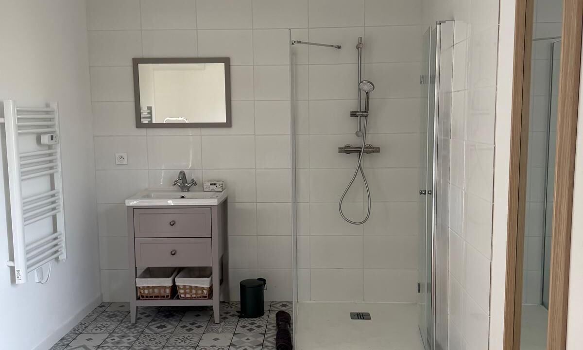 Photo of Bathroom in Noyant-la-Gravoyere