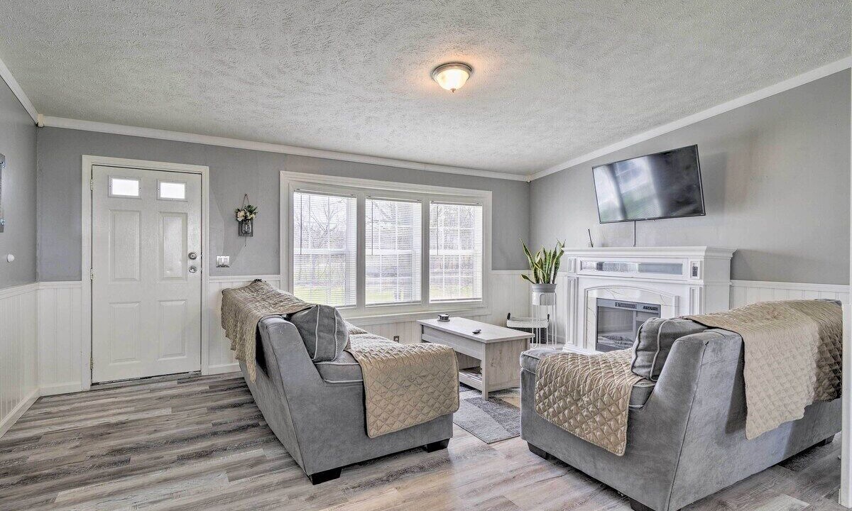 Photo of Livingroom in Seneca Falls