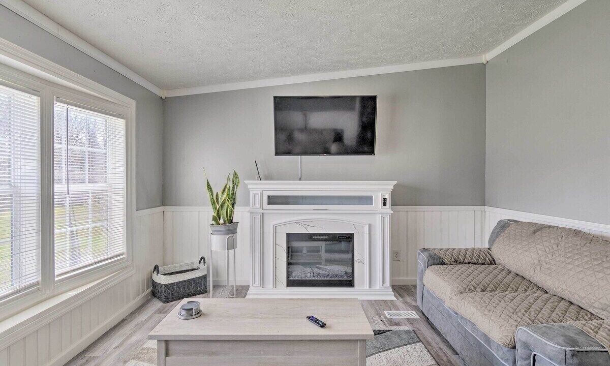 Photo of Livingroom in Seneca Falls