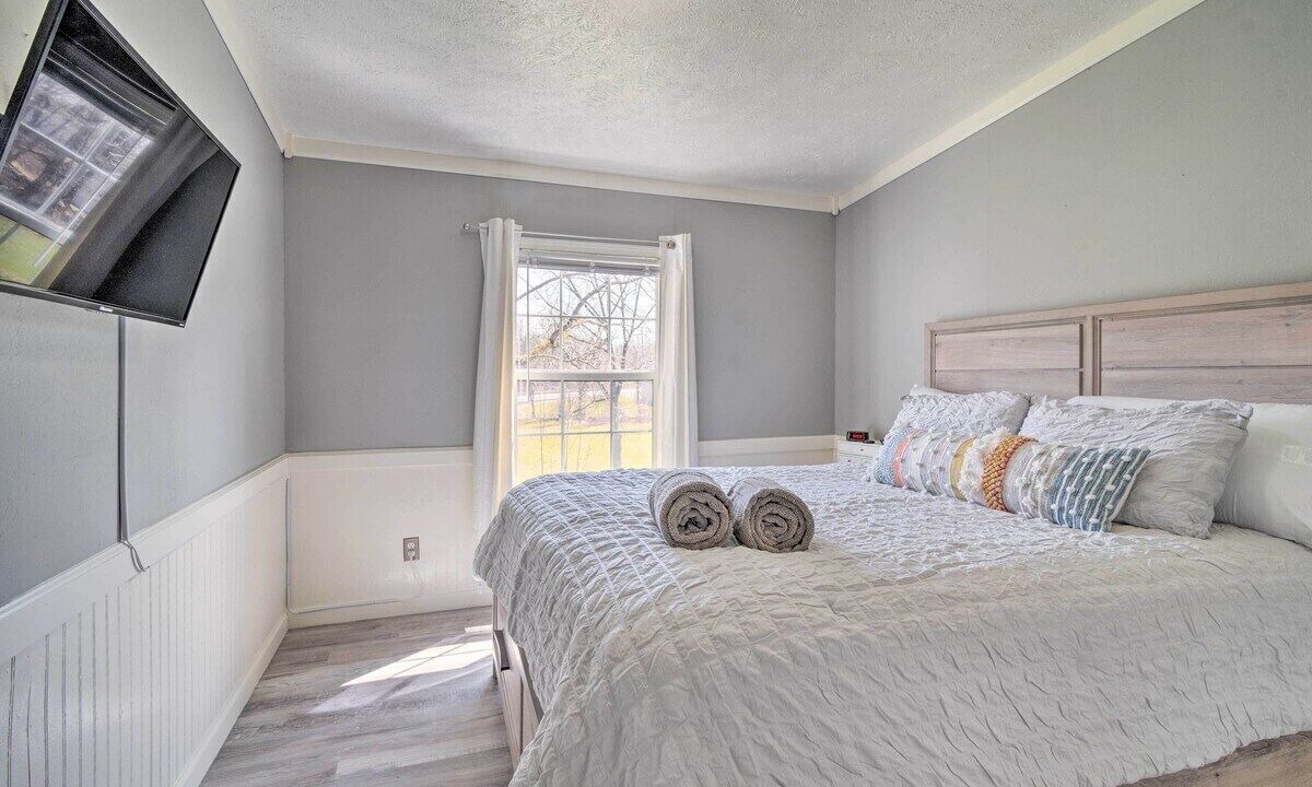 Photo of Bedroom in Seneca Falls