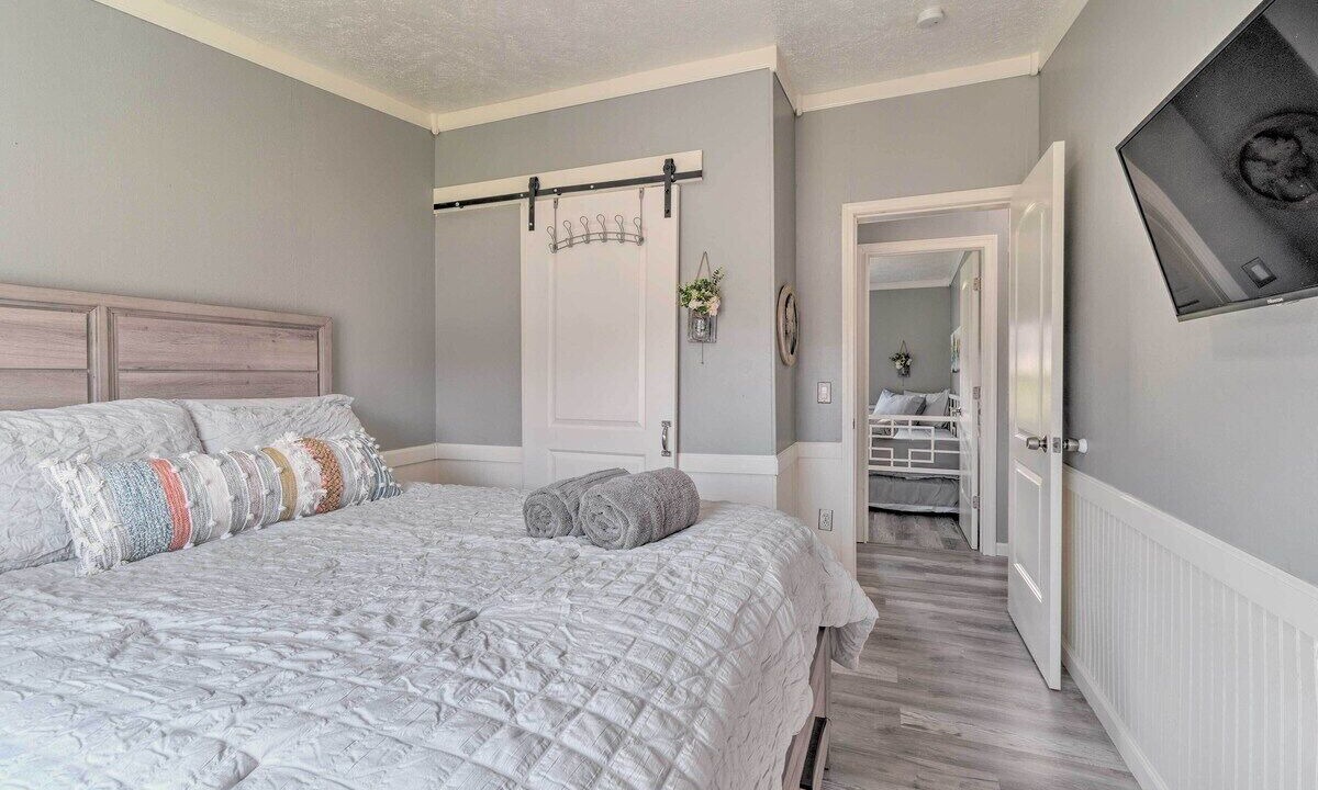 Photo of Bedroom in Seneca Falls