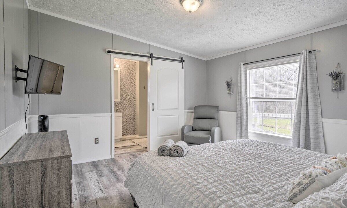 Photo of Bedroom in Seneca Falls