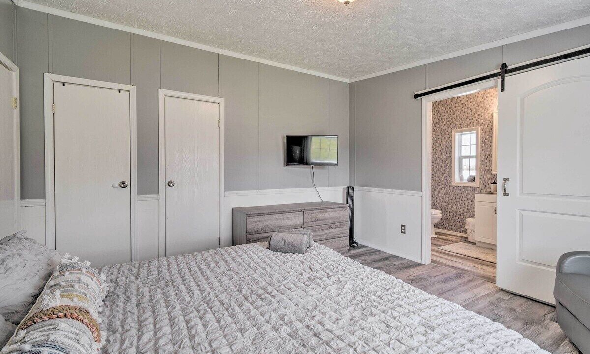 Photo of Bedroom in Seneca Falls