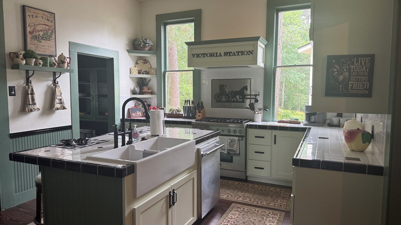 Photo of Kitchen in Whitehouse