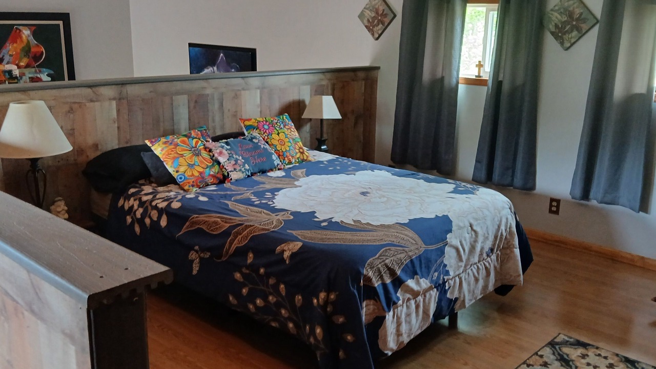 Photo of Bedroom in Niles