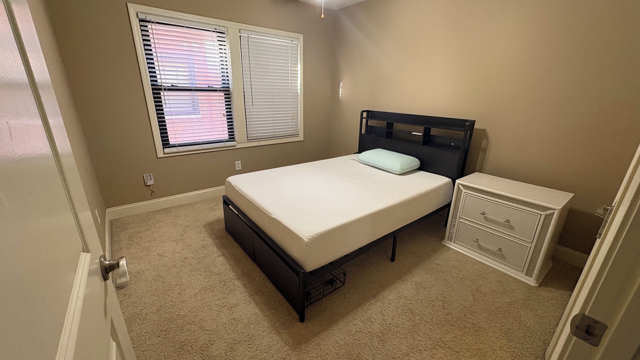 Photo of Bedroom in West Plaza