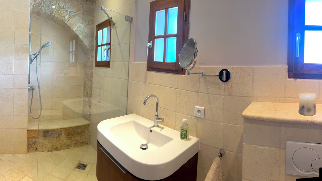 Photo of Bathroom in Opio