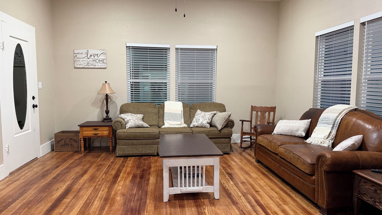 Photo of Livingroom in Shiner