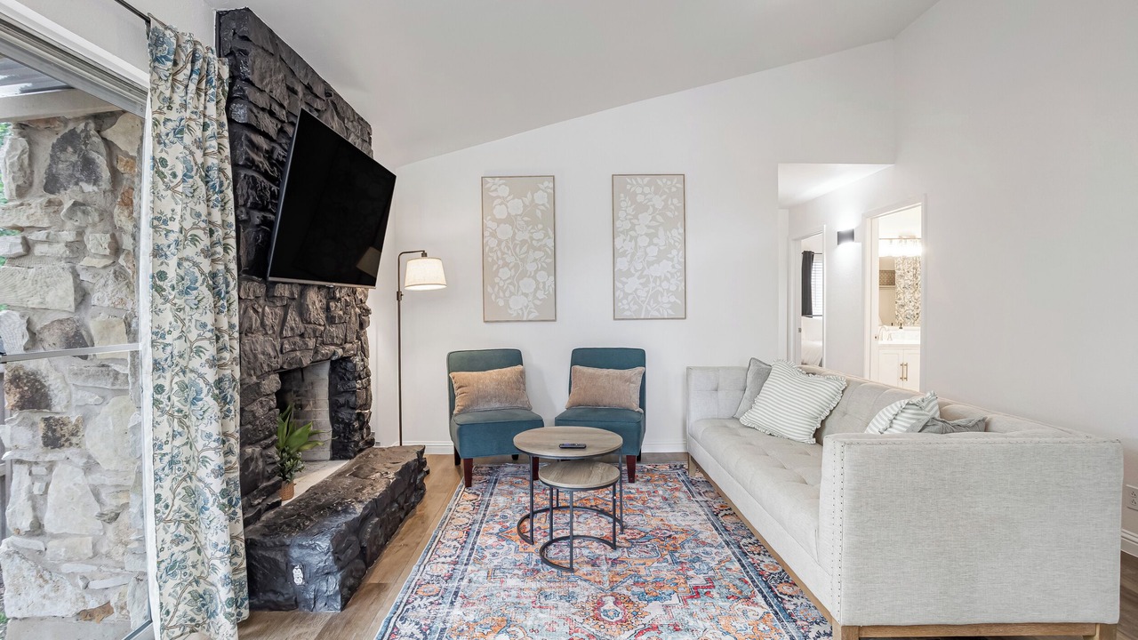 Photo of Livingroom in McNeil