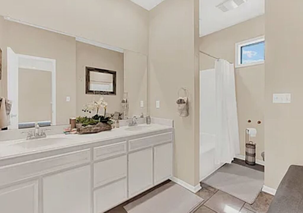 Photo of Bathroom in Pottsboro
