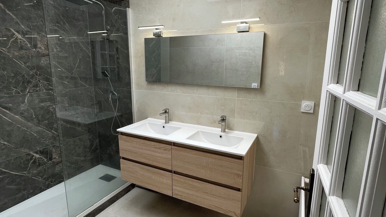 Photo of Bathroom in Cergy
