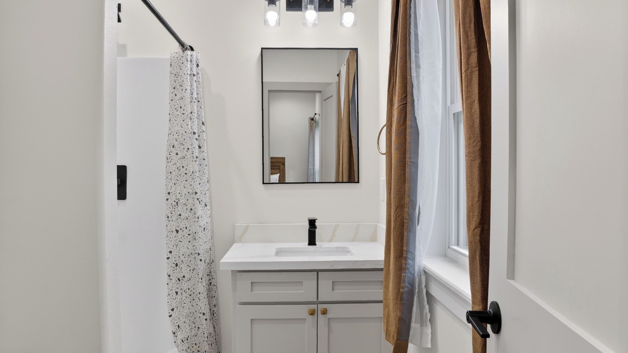 Photo of Bathroom in Jasper