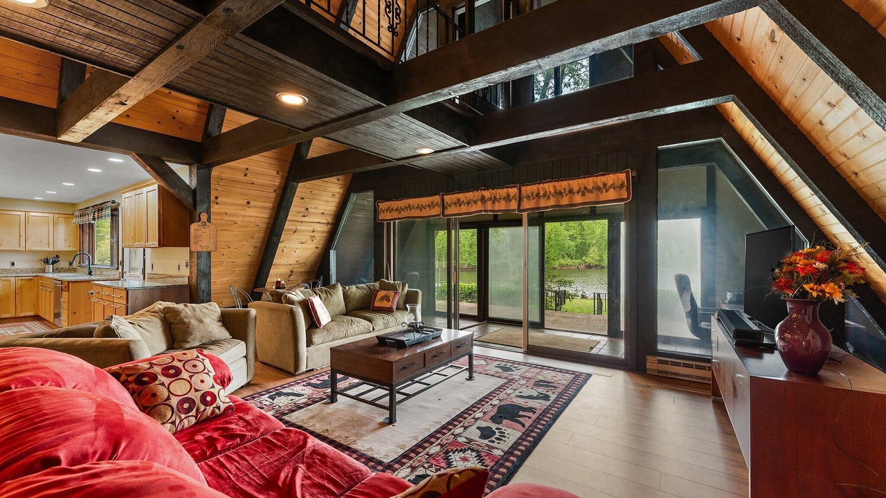 Photo of Livingroom in Thayer