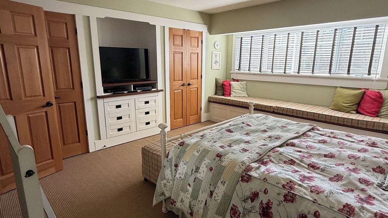 Photo of Bedroom in Baysville