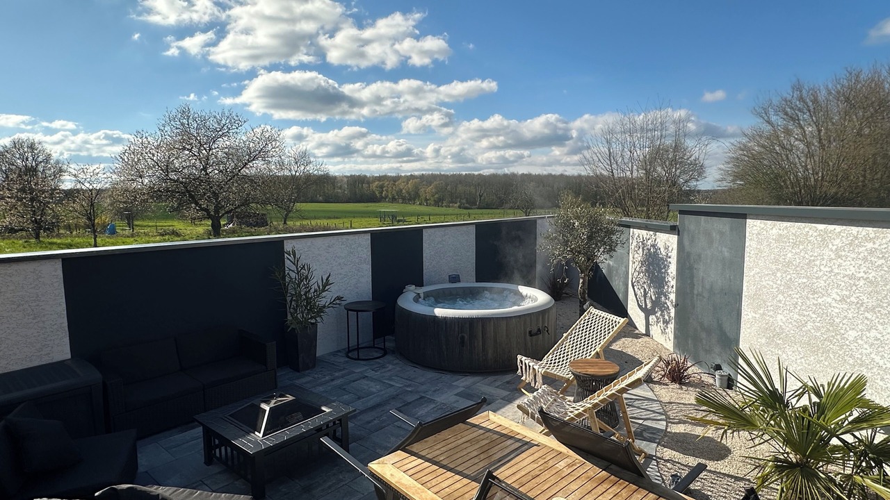 Photo of Patio Balcony in Saint-Loup-Nantouard