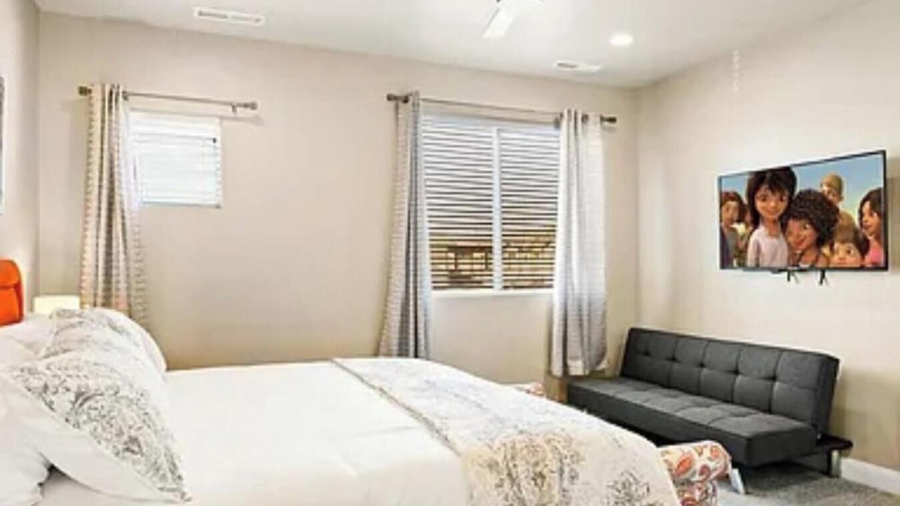 Photo of Bedroom in Hurricane