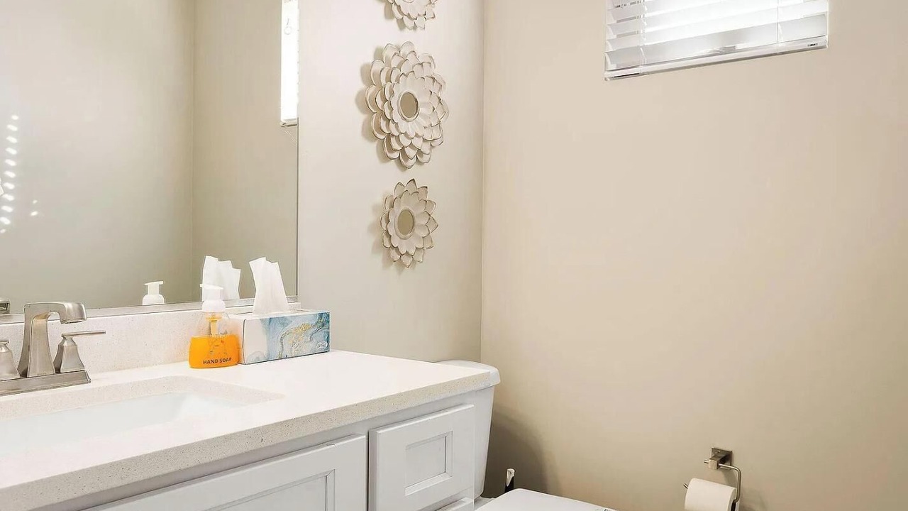 Photo of Bathroom in Hurricane