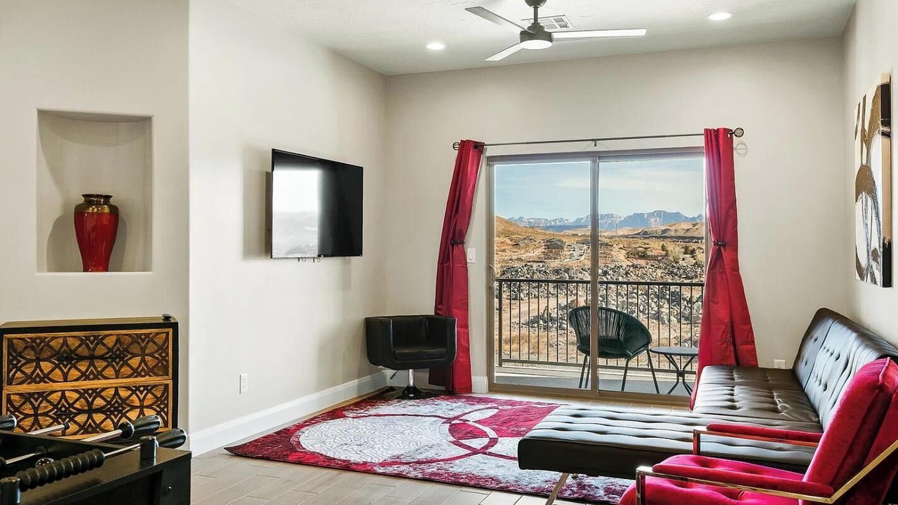 Photo of Livingroom in Hurricane