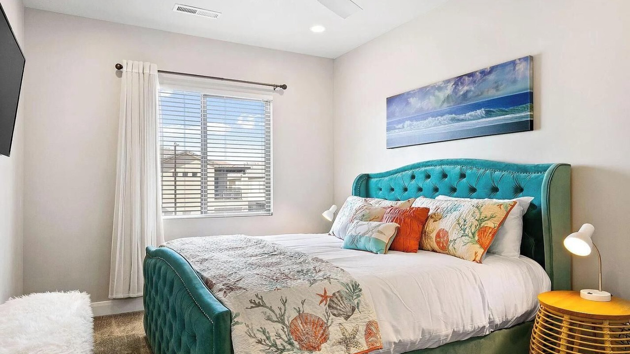 Photo of Bedroom in Hurricane