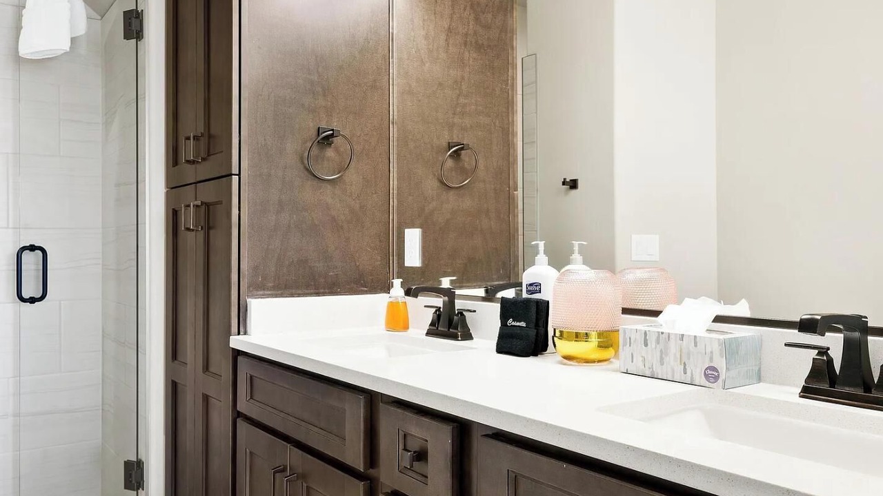 Photo of Bathroom in Hurricane