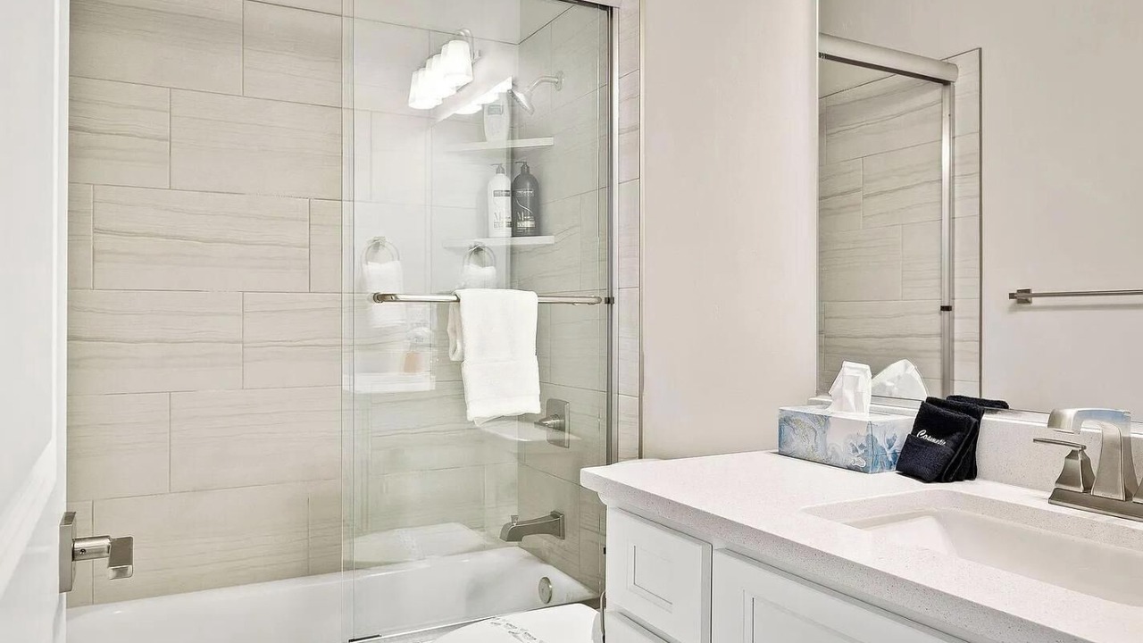 Photo of Bathroom in Hurricane