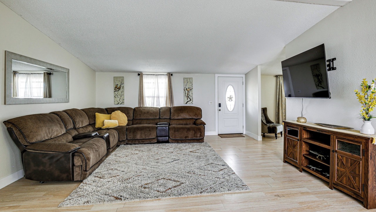 Photo of Livingroom in Biggs Field