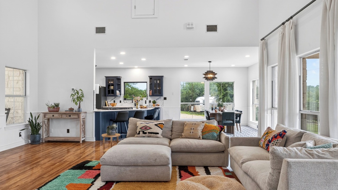 Photo of Livingroom in Dripping Springs