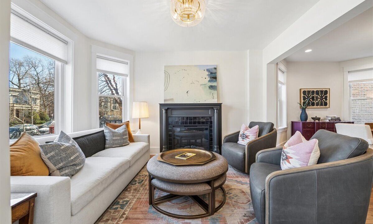 Photo of Livingroom in Ravenswood