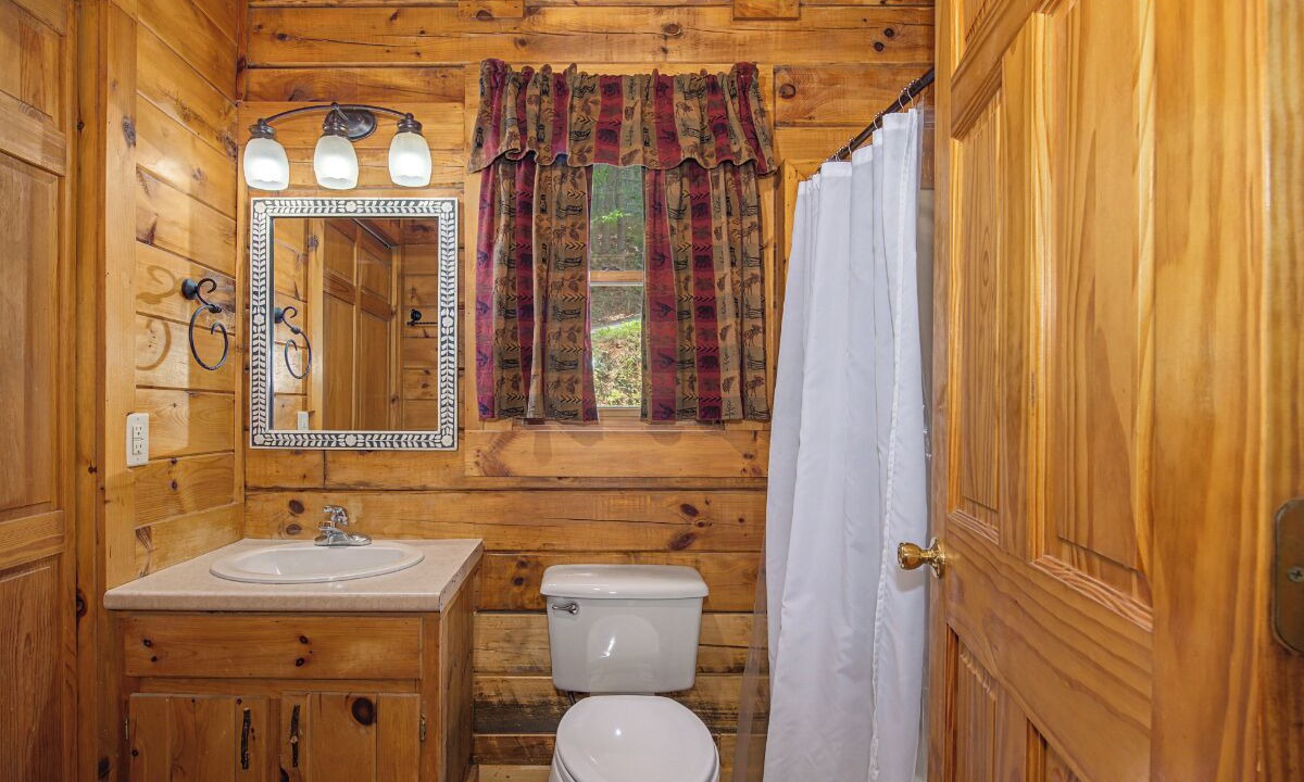 Photo of Bathroom in Gatlinburg - Pigeon Forge