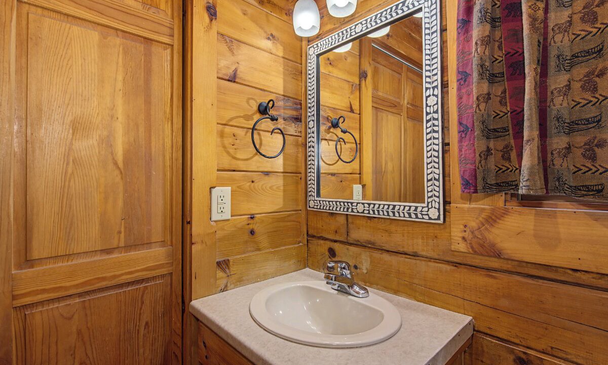Photo of Bathroom in Gatlinburg - Pigeon Forge