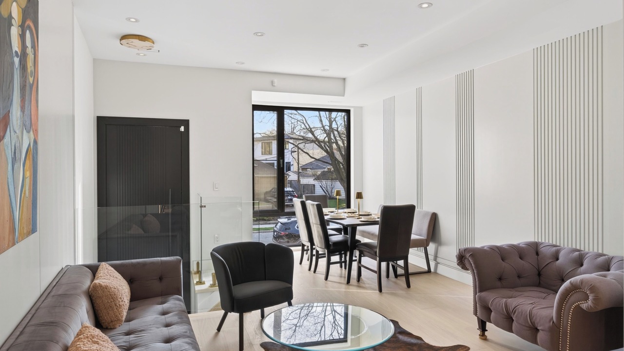 Photo of Livingroom in East York