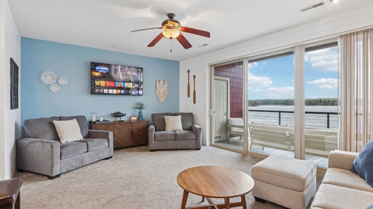 Photo of Livingroom in Lake Delton