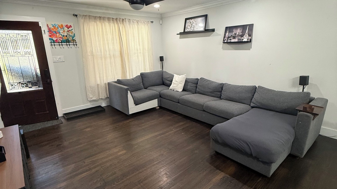 Photo of Livingroom in Southeast Raleigh