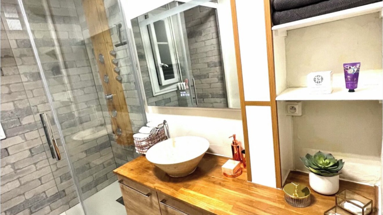 Photo of Bathroom in Louis Bertrand-Mirabeau-Semard