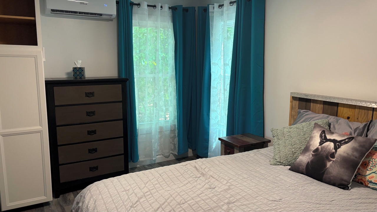 Photo of Bedroom in Critz