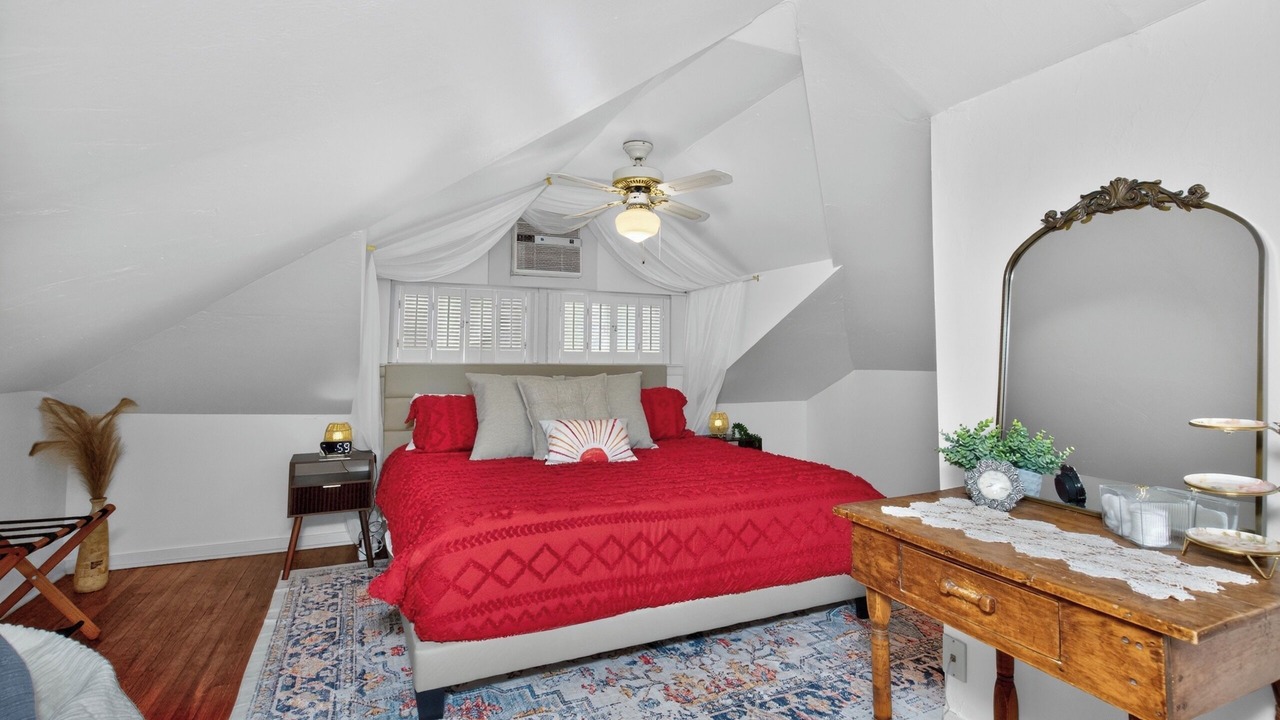 Photo of Bedroom in Indianola