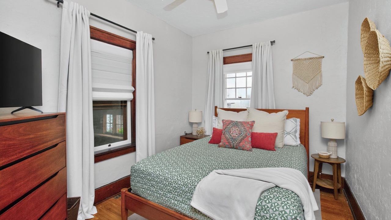 Photo of Bedroom in Indianola