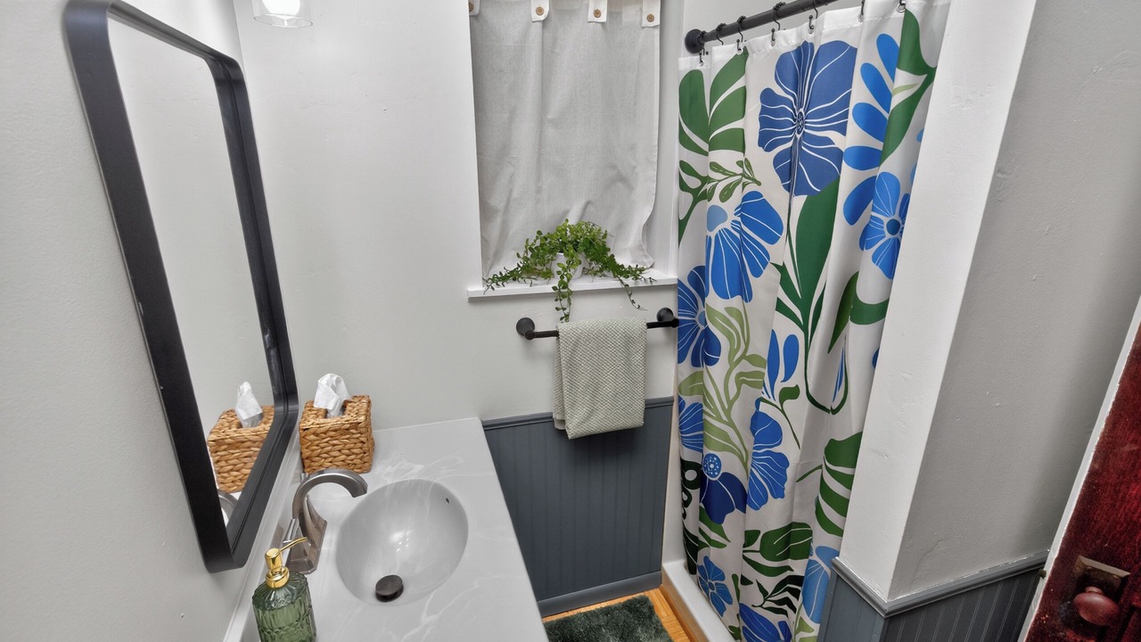 Photo of Bathroom in Indianola