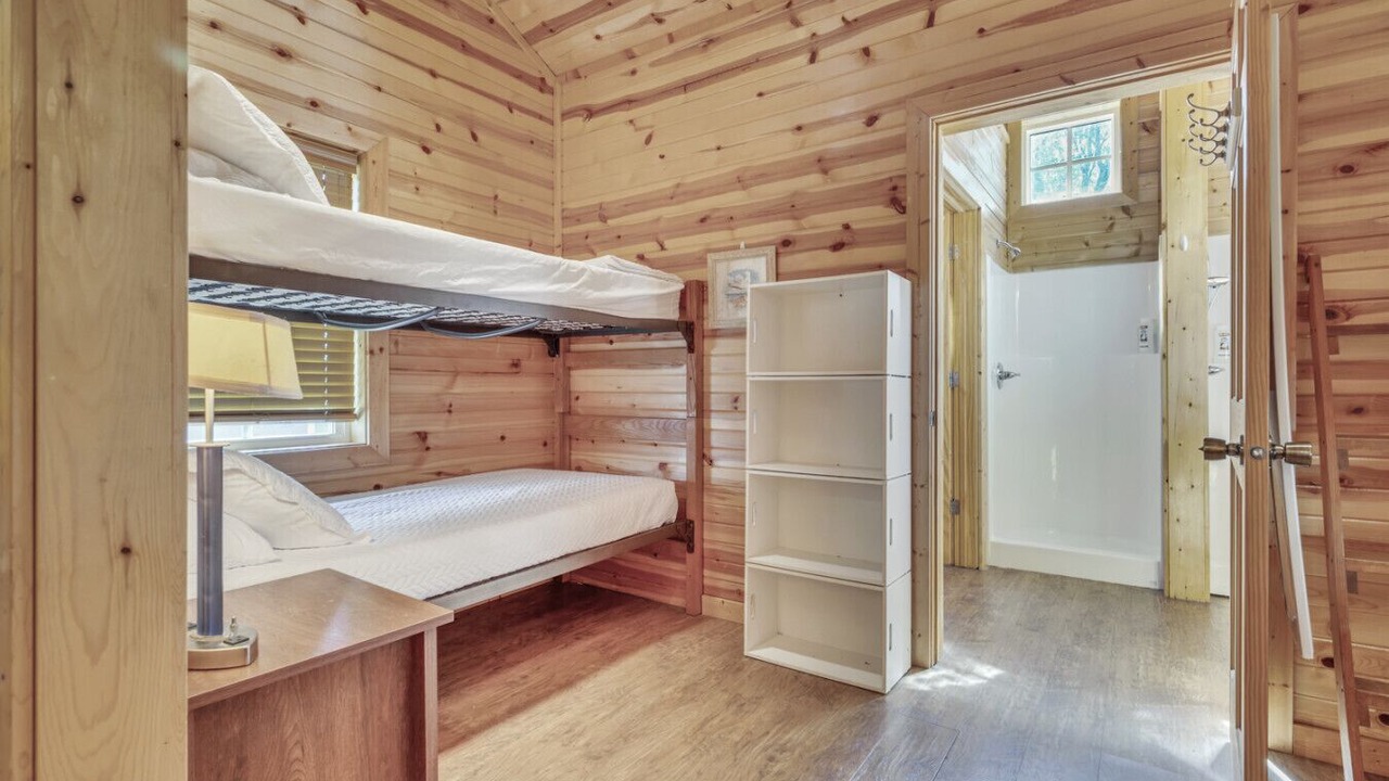 Photo of Bedroom in Okoboji