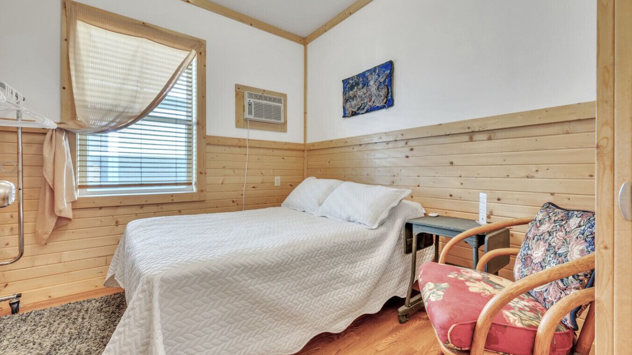 Photo of Bedroom in Okoboji