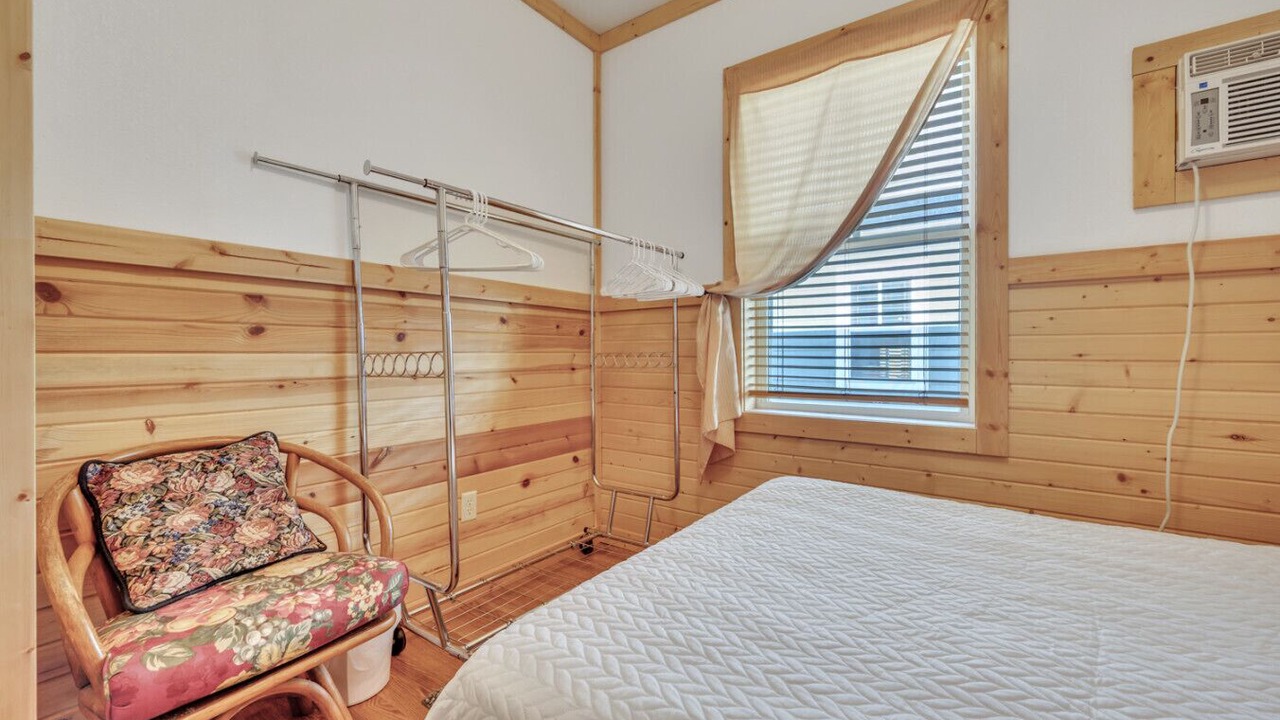 Photo of Bedroom in Okoboji