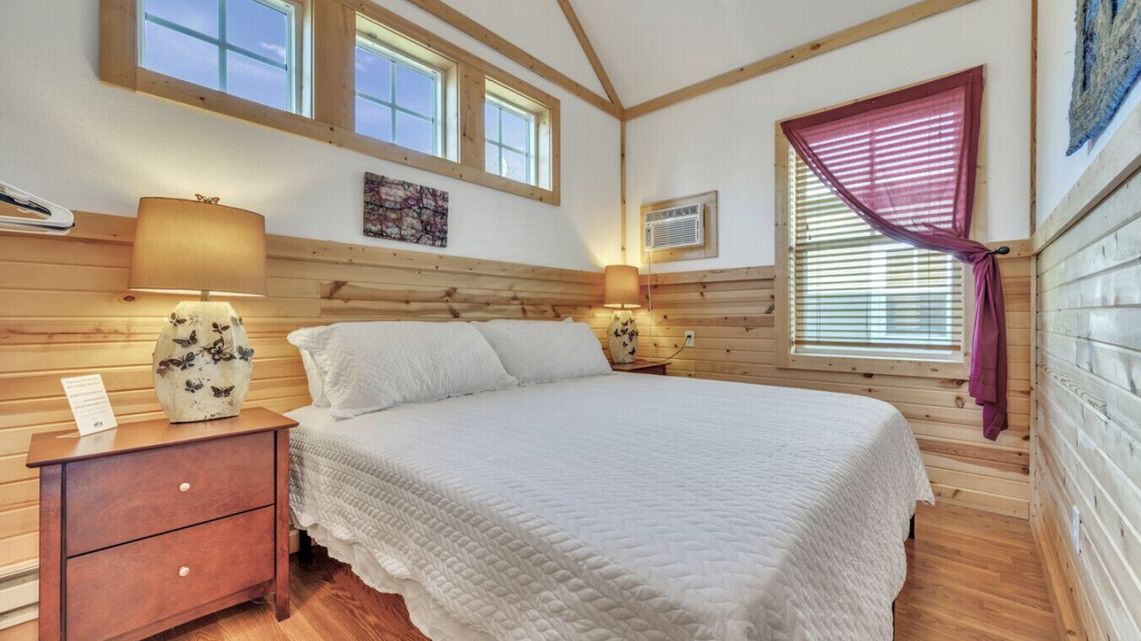 Photo of Bedroom in Okoboji