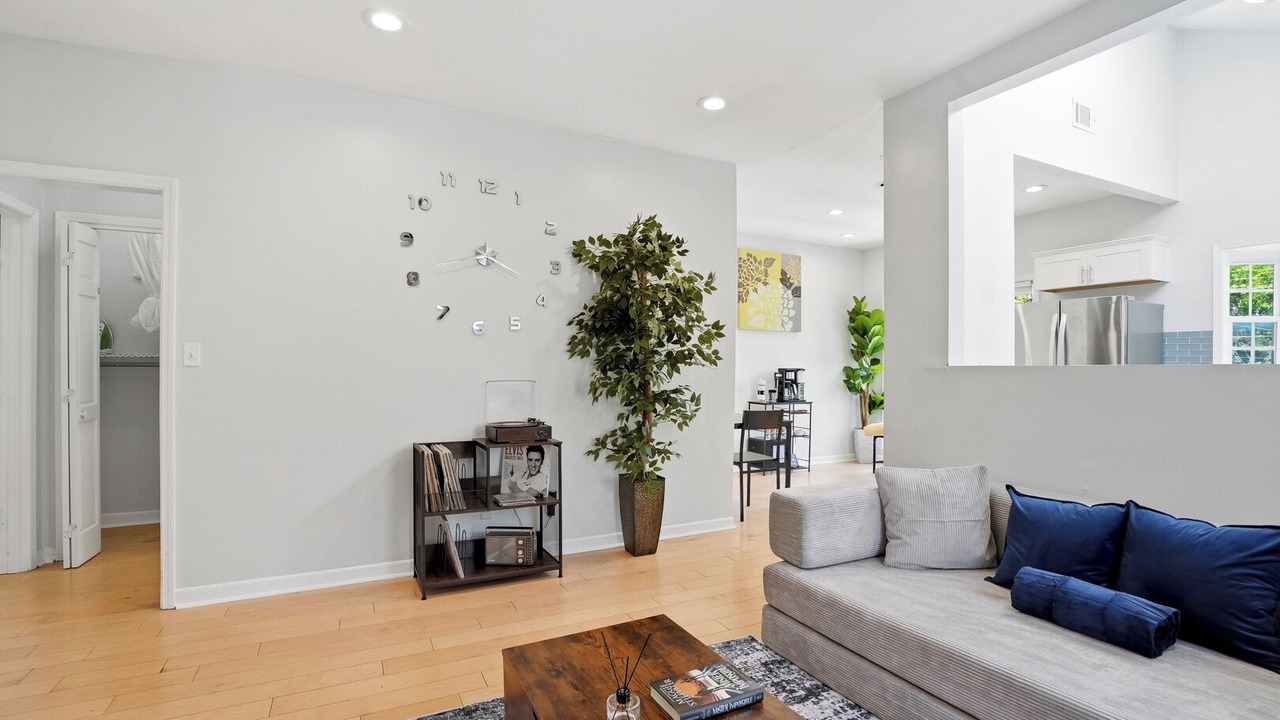 Photo of Livingroom in Midtown
