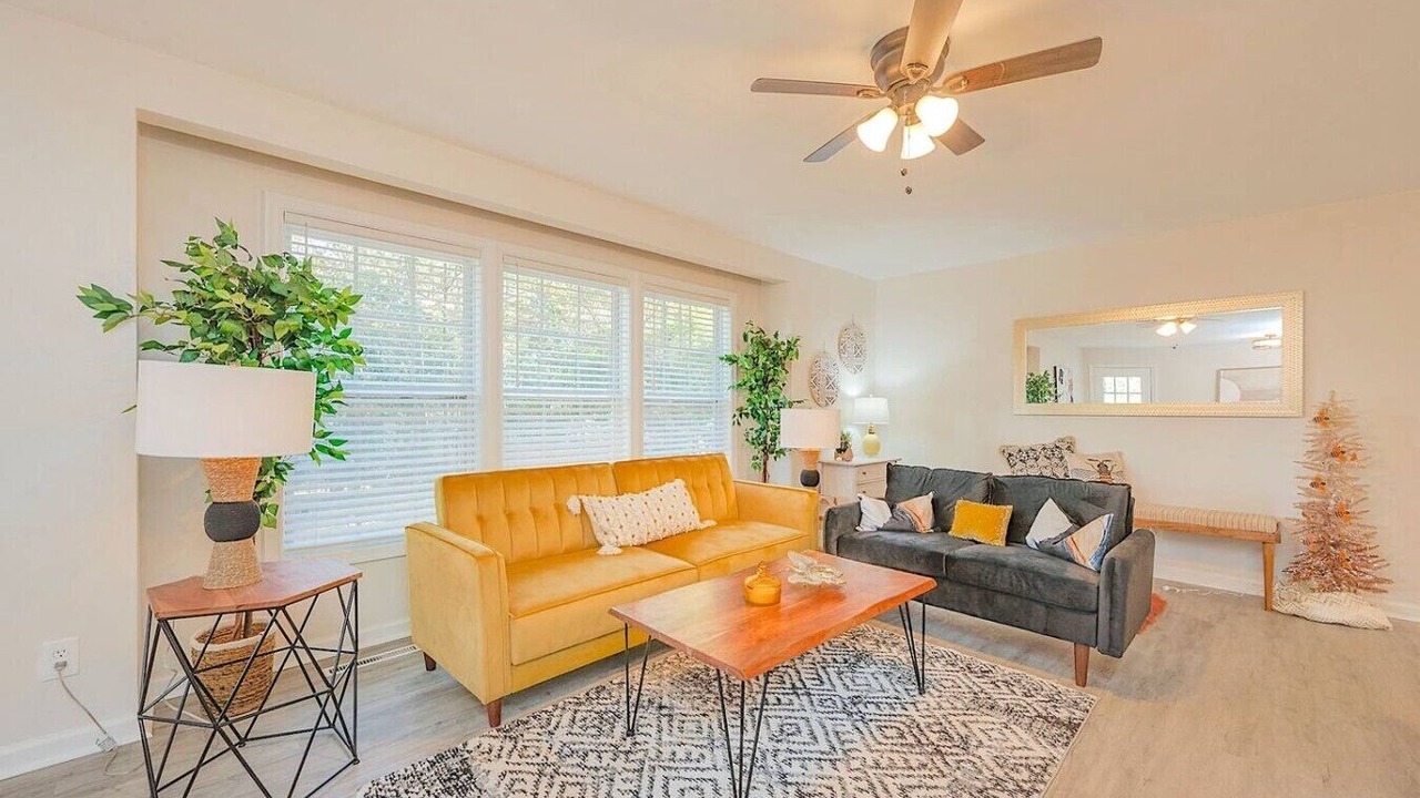 Photo of Livingroom in Central Newport News