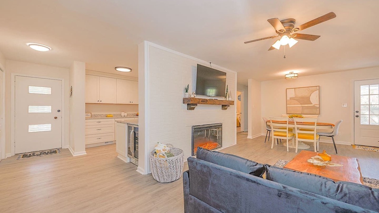 Photo of Livingroom in Central Newport News