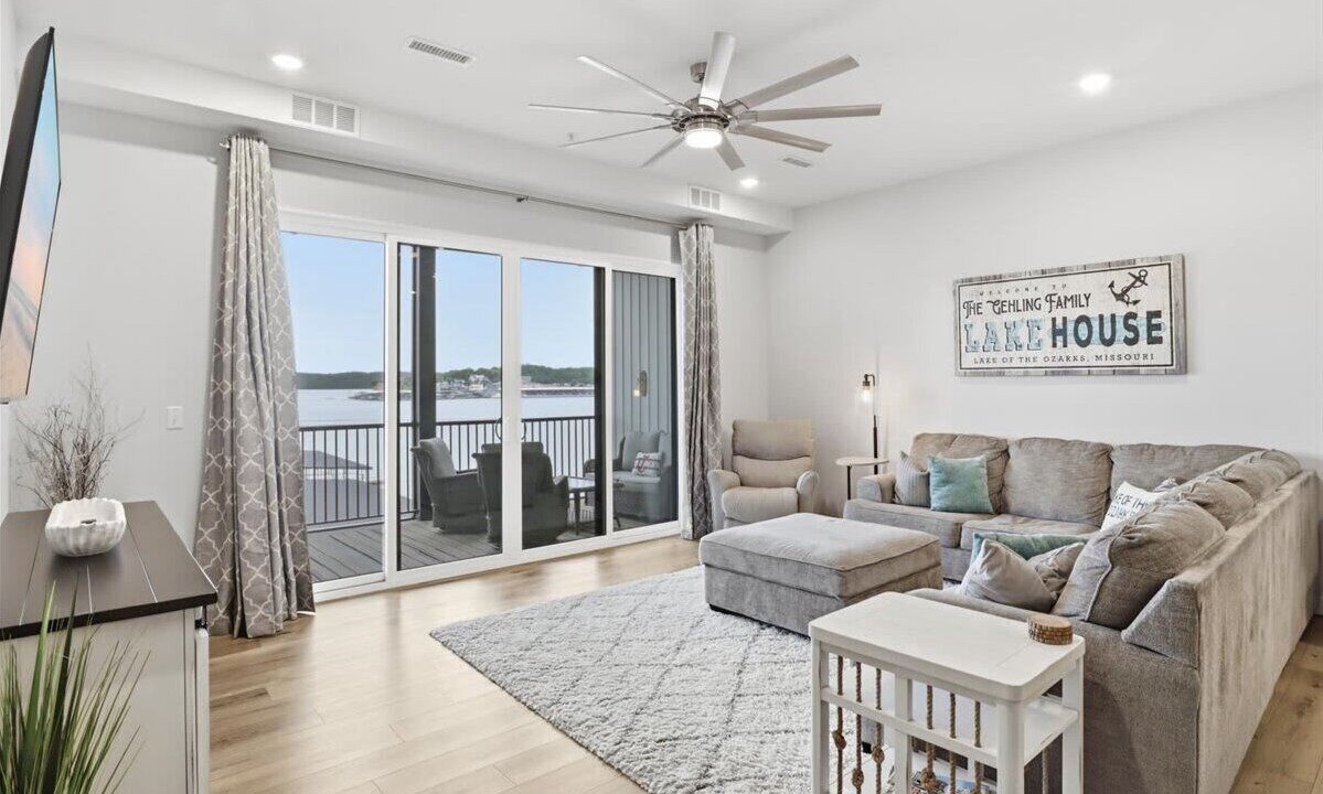 Photo of Livingroom in Osage Beach