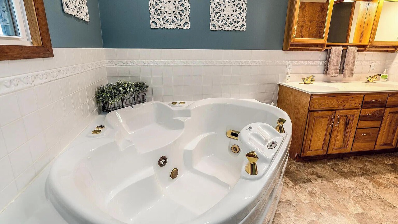 Photo of Bathroom in Goreville